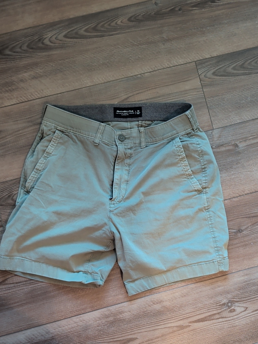 Abercrombie & Fitch Men's Olive Green Flat-Front  All Day Short Classic Fit 5"